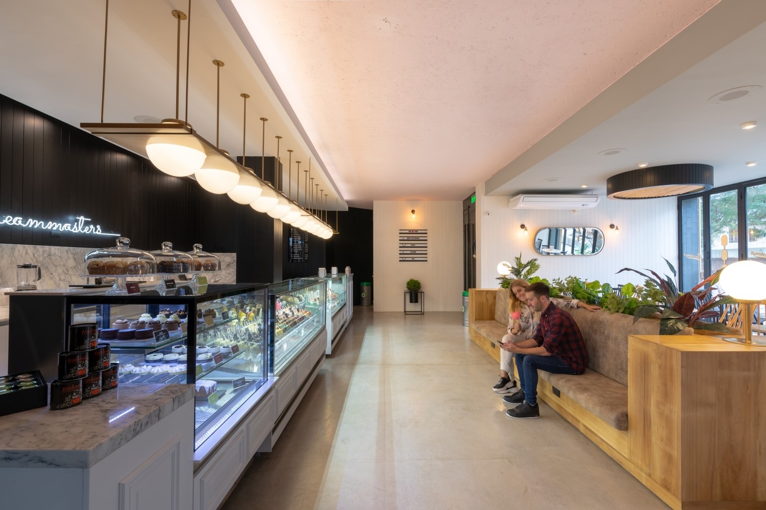 簡(jiǎn)潔明了冰淇淋蛋糕店裝修設(shè)計(jì)-第4張圖片-上海古都建筑設(shè)計(jì)集團(tuán)