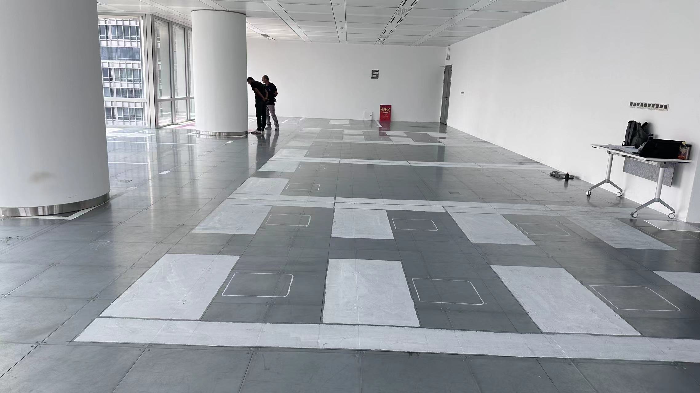 虹口來(lái)福士辦公室裝修現(xiàn)場(chǎng)，放線階段-第2張圖片-上海古都建筑設(shè)計(jì)集團(tuán)